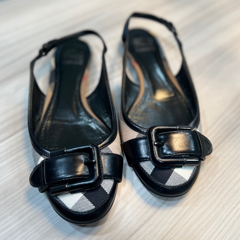 Burberry Leather Flats - Size 41 - made in Italy Black with Buckle
